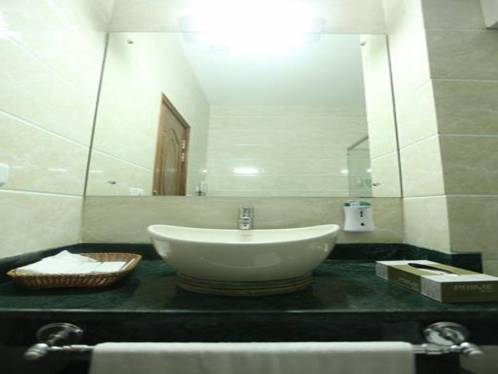 Modi Hotel & Resorts Pinjaur Exterior foto