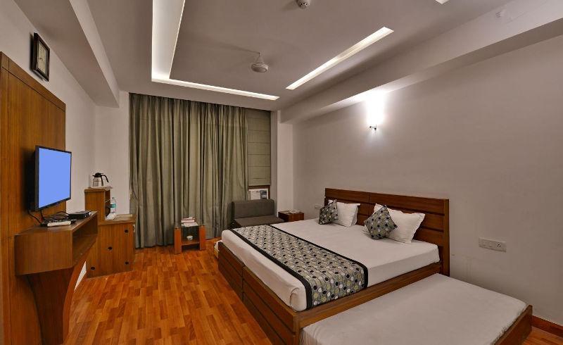 Modi Hotel & Resorts Pinjaur Exterior foto