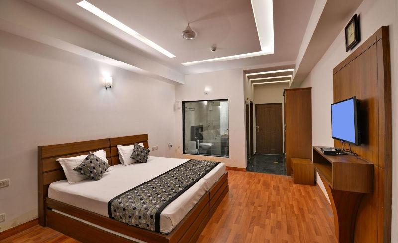 Modi Hotel & Resorts Pinjaur Exterior foto